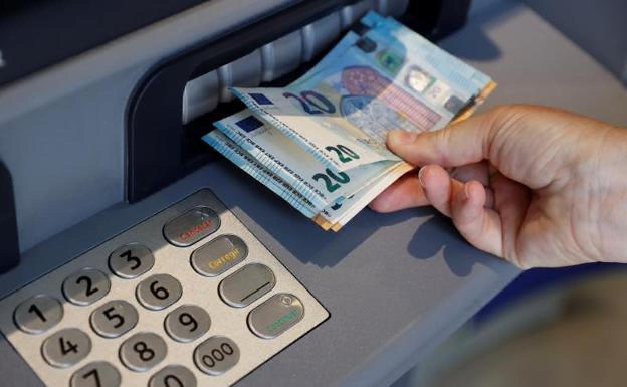 What to do if an automatic cash machine does not correctly dispense